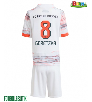 Bayern Munich Leon Goretzka #8 Bortaställ Barn 2025-26 Kortärmad (+ Korta byxor)